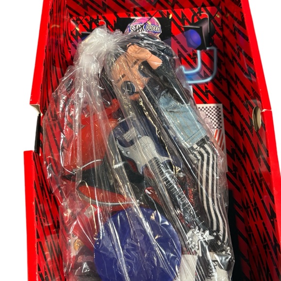 LOL Surprise Remix Rocker Boi and Punk Grrl 2 Pack Dolls - Picture 4 of 5